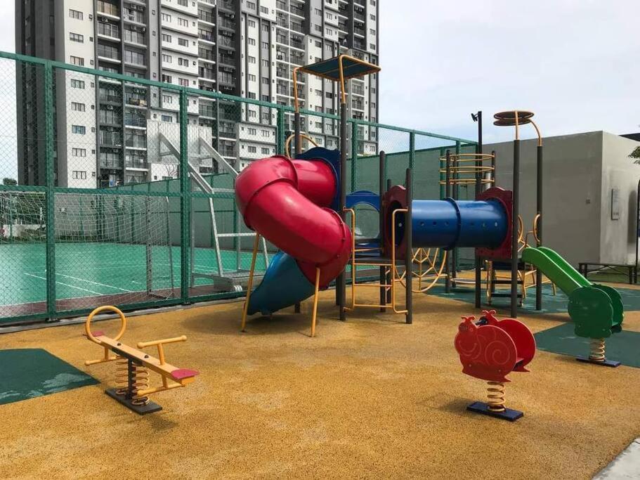 Ss Condostay Residensi Lili, Nilai Nearby Klia, Usim - Infinity Pool, Wifi, Smart Tv Exterior foto